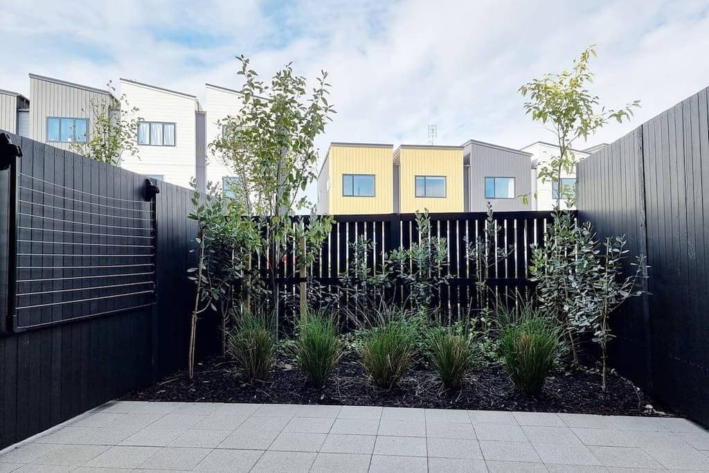 Foto 11 von 25: Huntington Townhouse with Patio and Parking