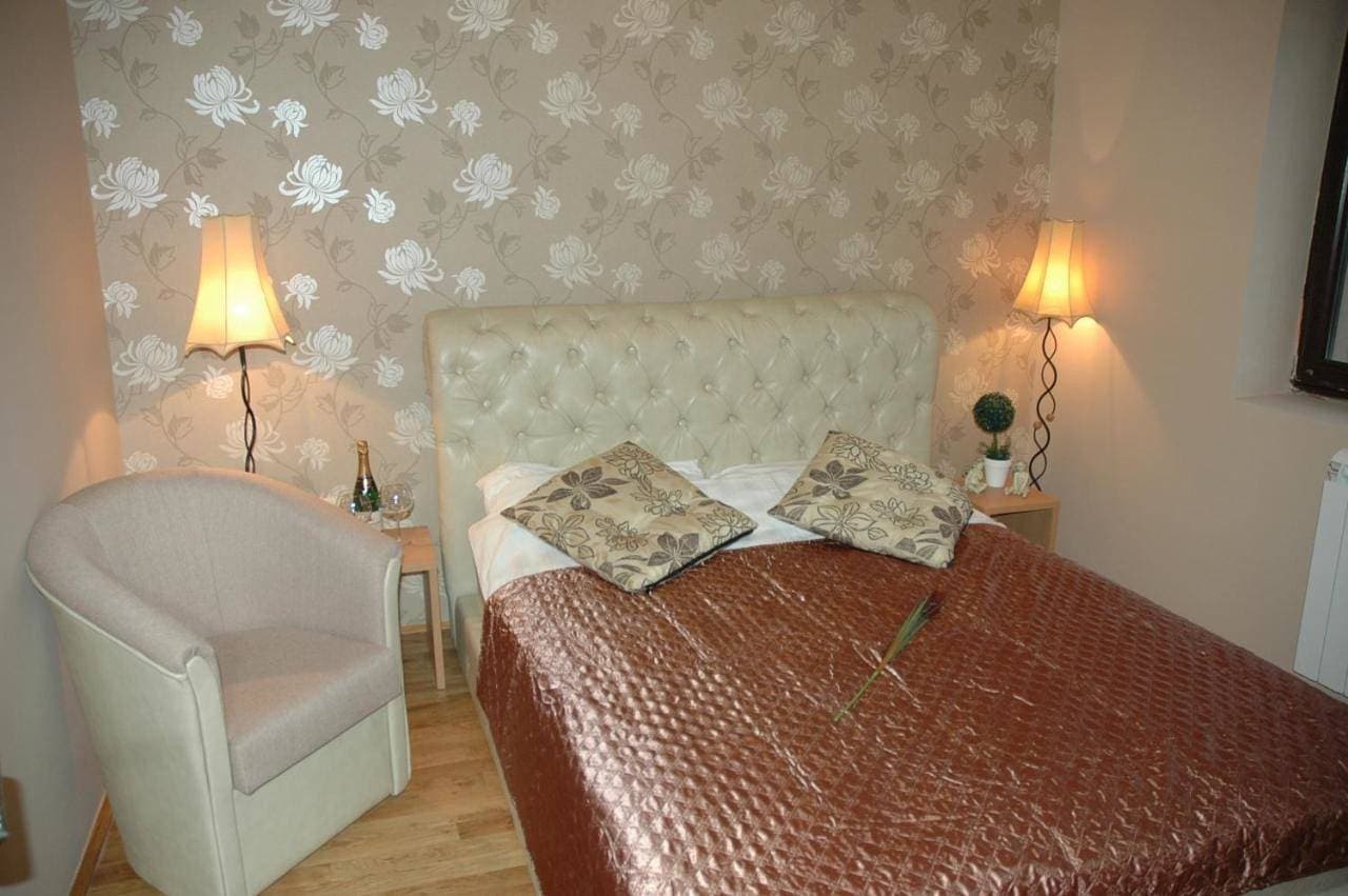 Foto 3 von 11: Double Room with Balcony