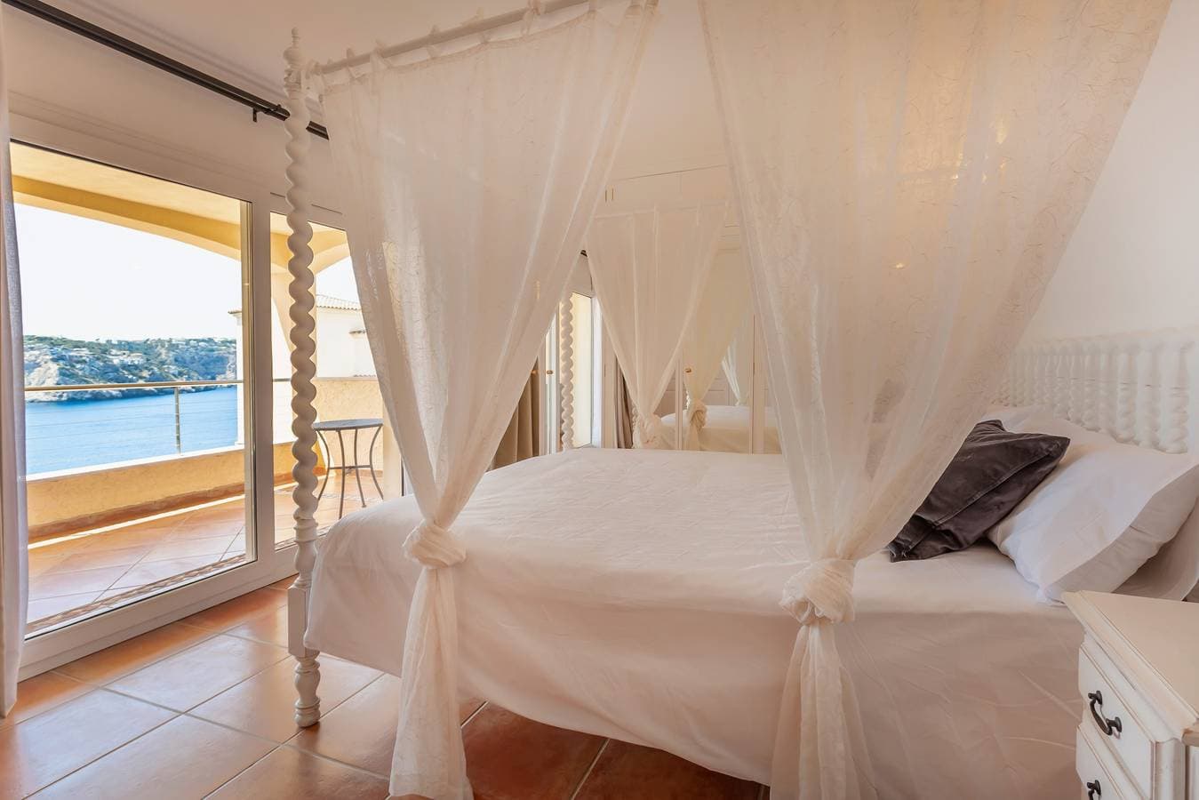 Foto 11 von 24: Villa 'Cala Moragues' mit Pool und Meerblick