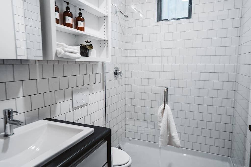 Pet-friendly, Cozy Tiny Home with Self Check-In and Wifi! 1
