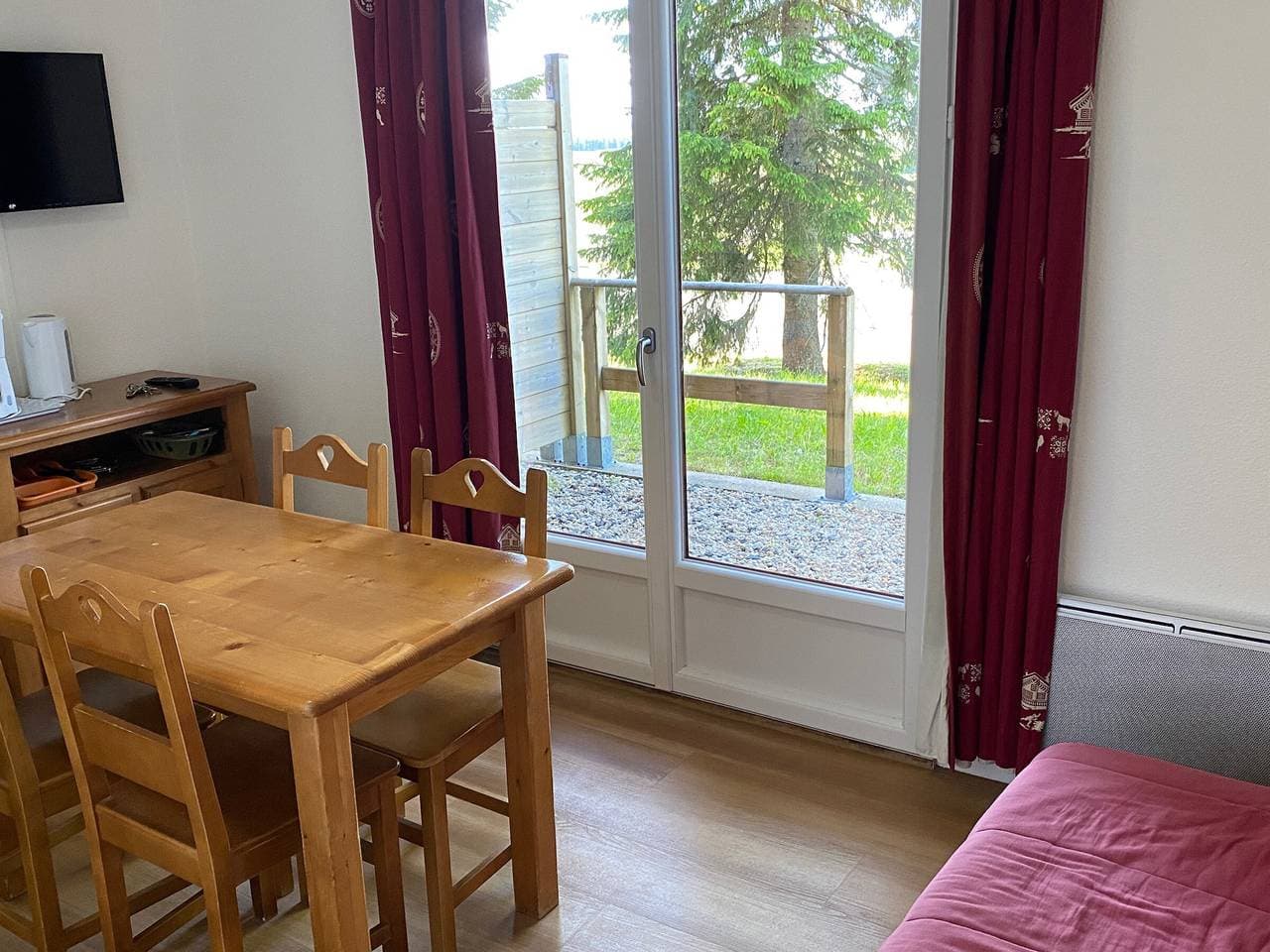 Foto 4 von 15: Zwei ruhige Zimmer mit Pool in Super-Besse
