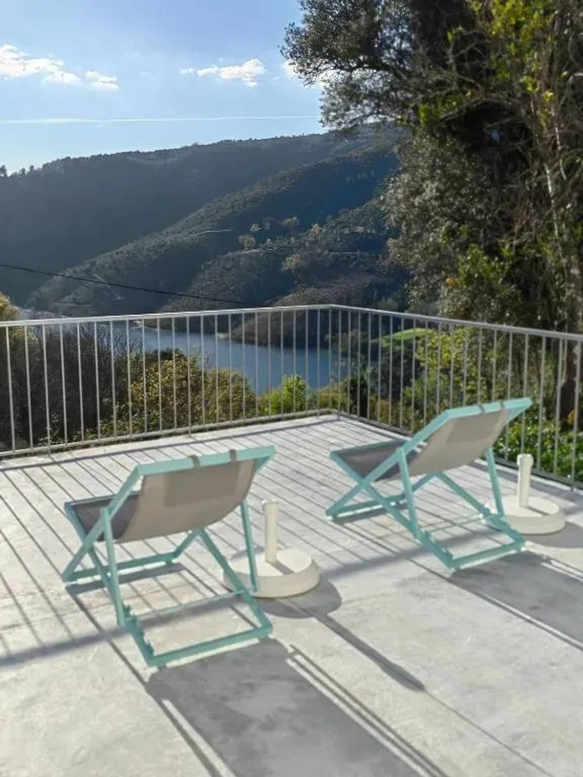 Foto 3 von 69: Gemütliches Haus mit Blick auf den See in Ruivães