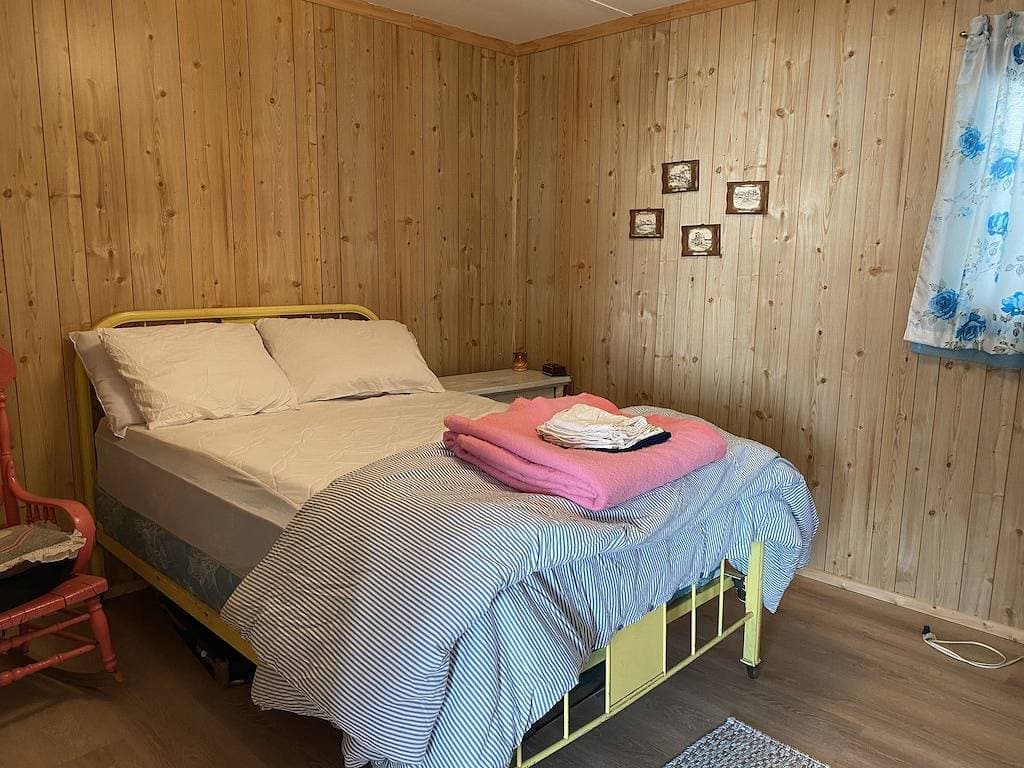 Foto 9 von 20: Lakefront Cottage on Soft Sand