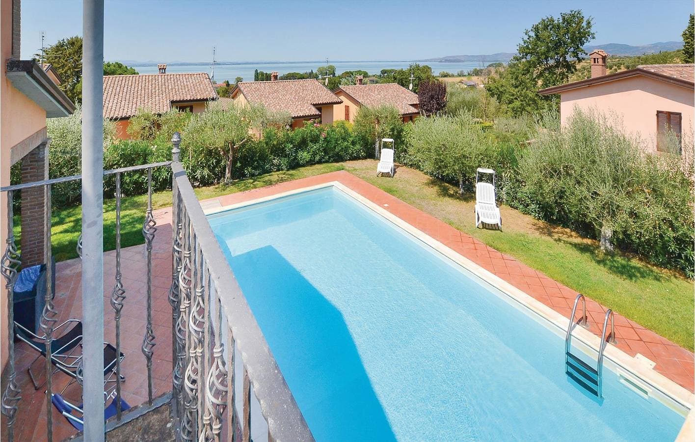 Foto 2 von 21: Magione Getaway: 100 Quadratmeter, Pool, Garten und Parkplatz!