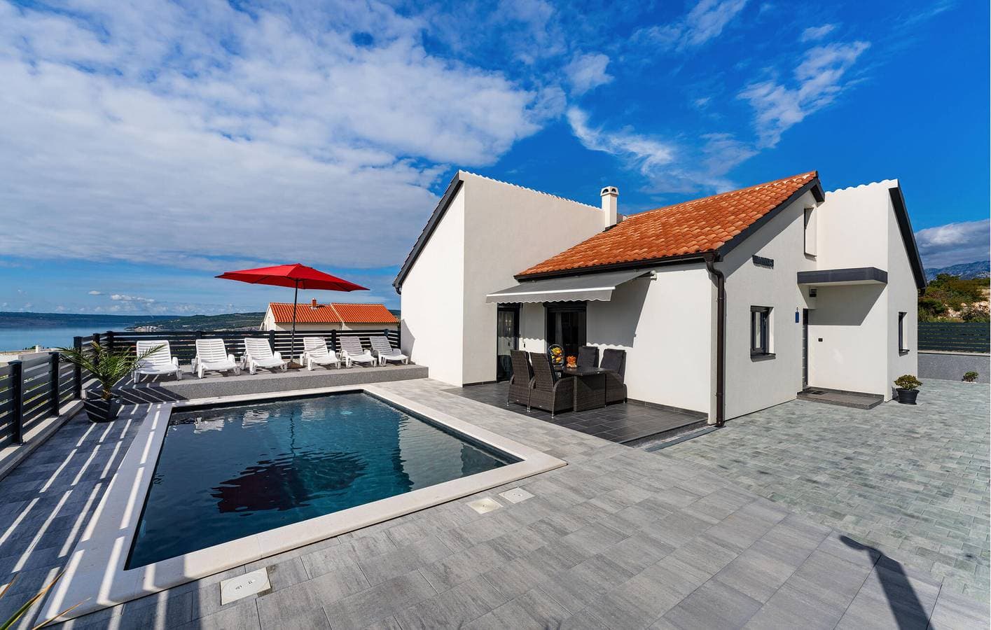 Foto 2 von 37: Urlaub am Meer: Modernes Apartment mit Pool, Terrasse und atemberaubender Aussicht