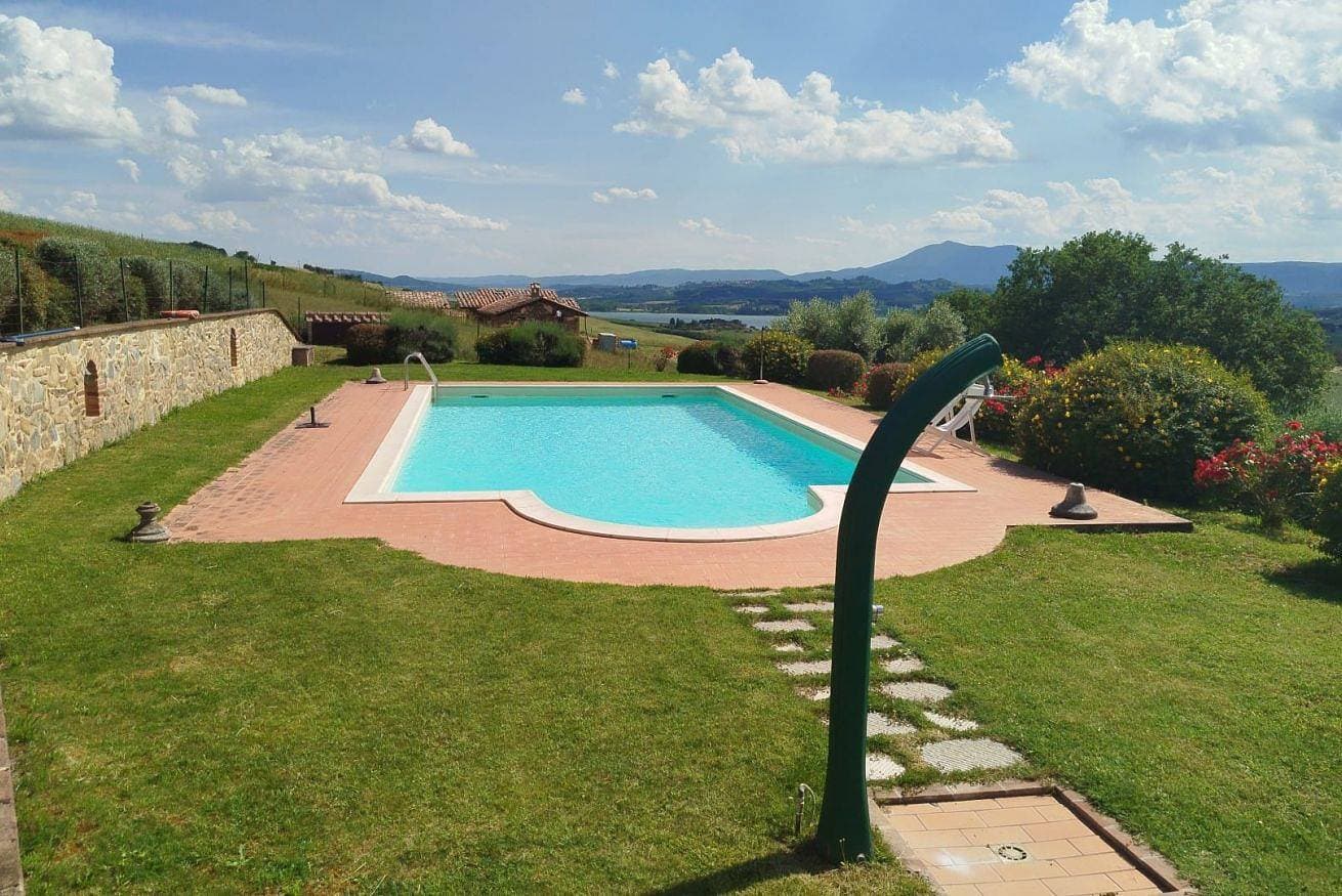 Foto 3 von 31: Ferienwohnung für 6 Personen mit Pool