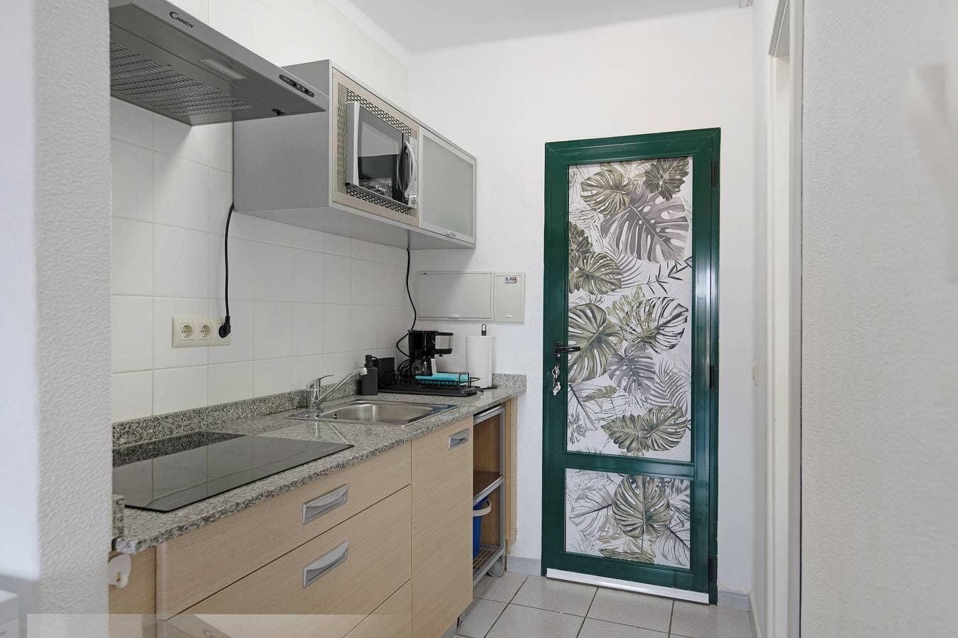 Foto 13 von 21: Ferienwohnung 'Al Sole Studios Playa Roca' mit Meerblick, Gemeinschaftspool und WLAN
