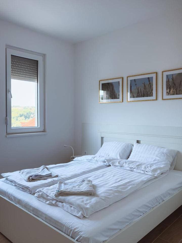 Foto 12 von 19: Two-Bedroom Apartment with Balcony and Terrace