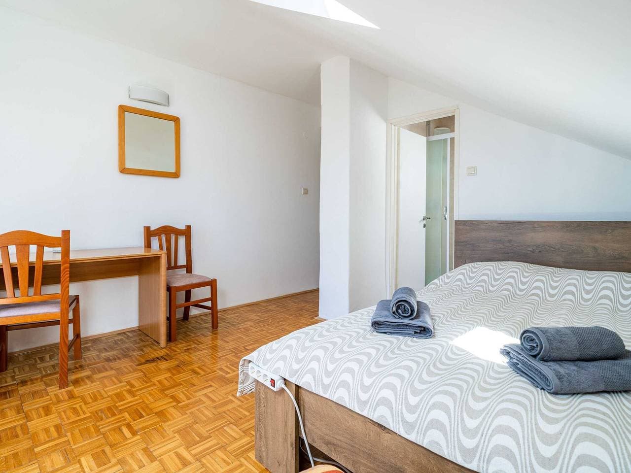 Foto 4 von 28: Rooms Nina - Double room with Sea View - 2