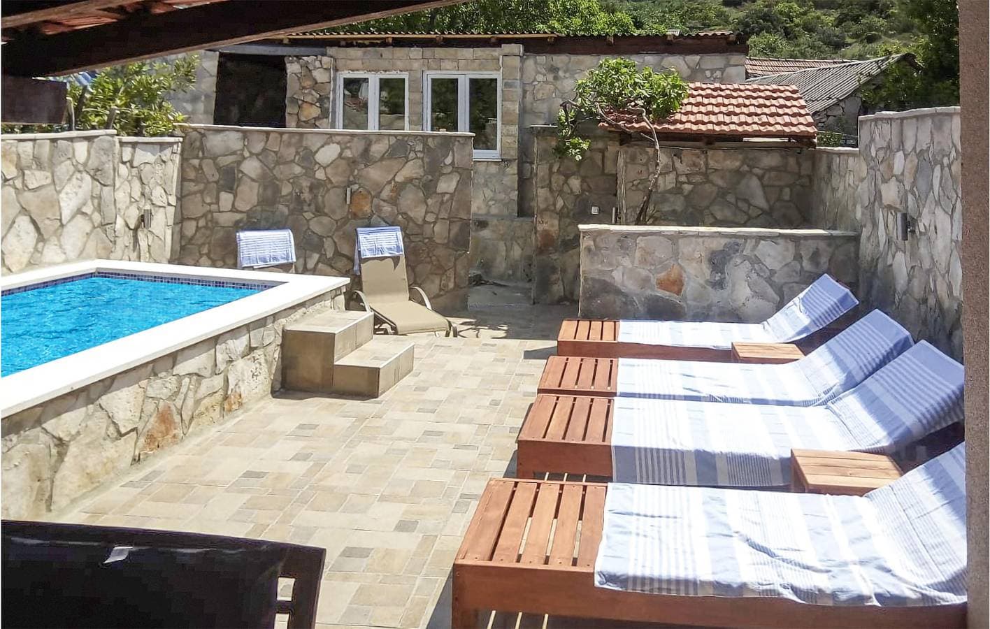 Foto 6 von 30: Geräumige 2-Zimmer-Wohnung mit Pool, Terrasse und 2,5 km Entfernung zur Küste