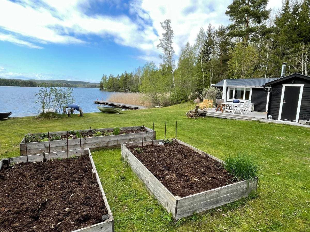 Thilens cottage by lake Bunn 1