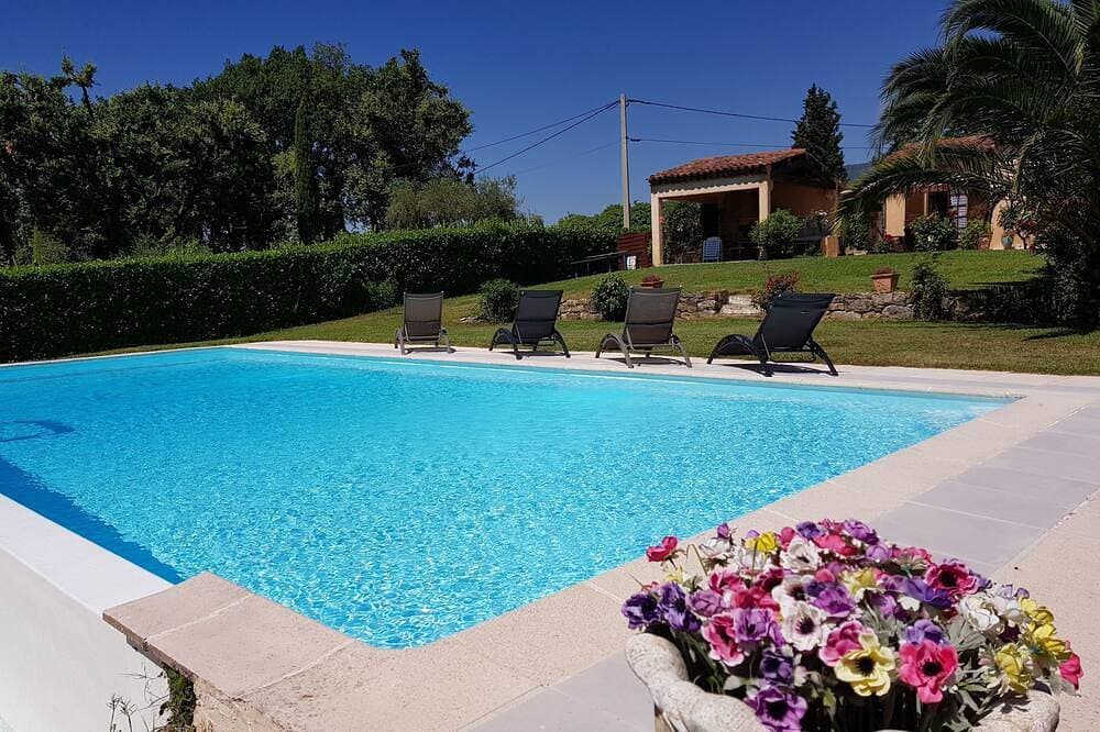 Unabhängige Villa mit großem Pool und Sommerküche 1