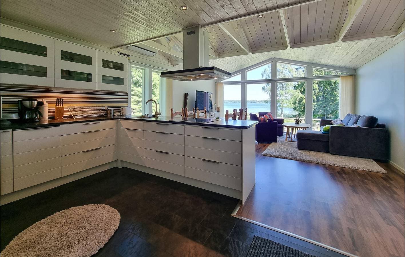 Foto 9 von 16: Ferienhaus für 6 Personen mit Seeblick