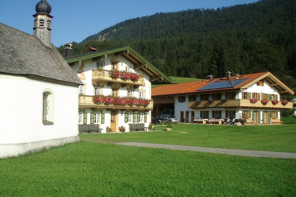 Neu erbaute konfortable Wohnung mit Wellnessbereich 1