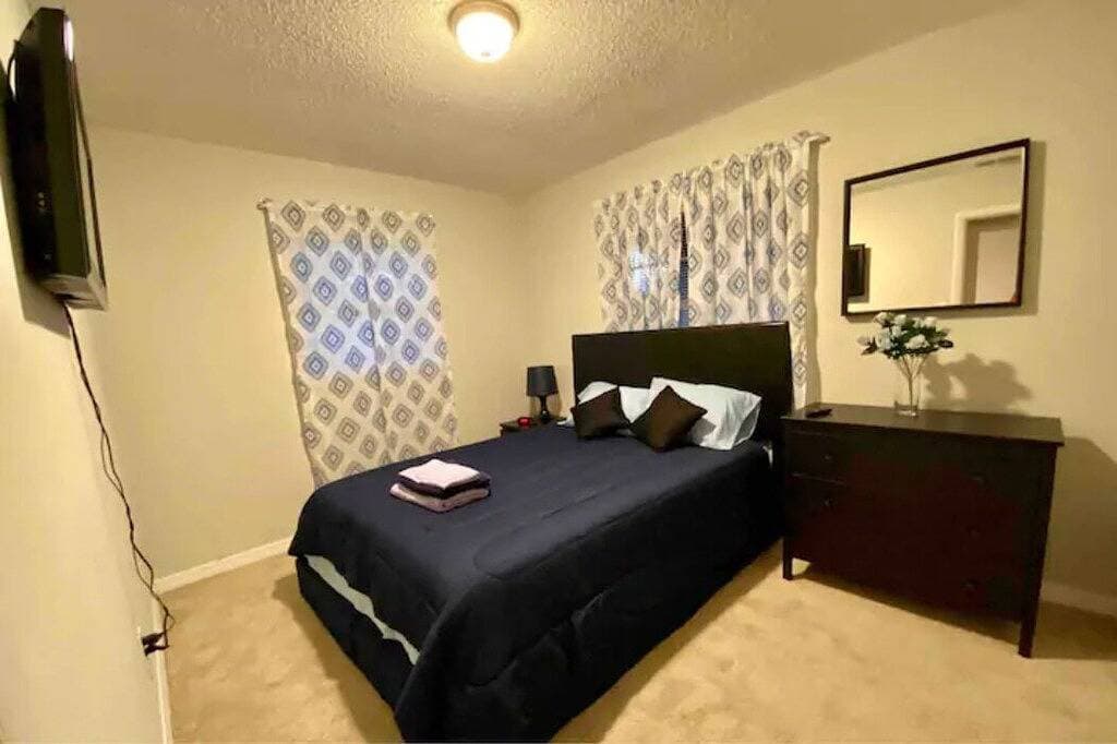 3x2 Home 10/15 minutes from Universal/Disney 1