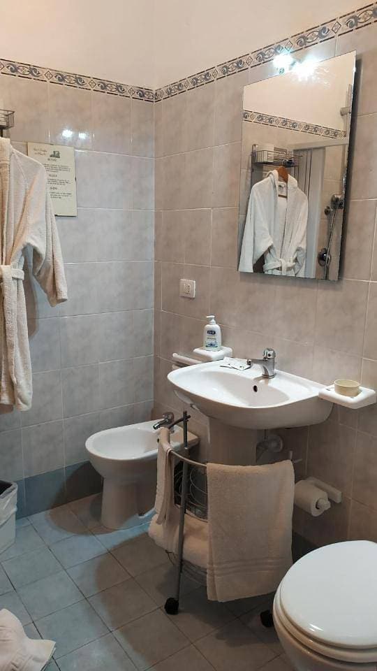 Foto 11 von 12: Double or Twin Room with Private External Bathroom