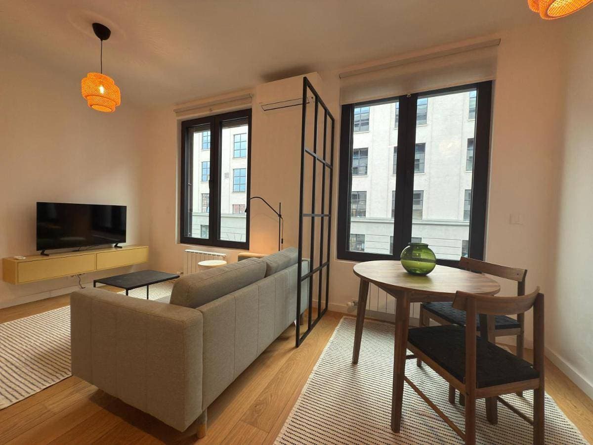 Foto 3 von 12: One-Bedroom Apartment with Terrace