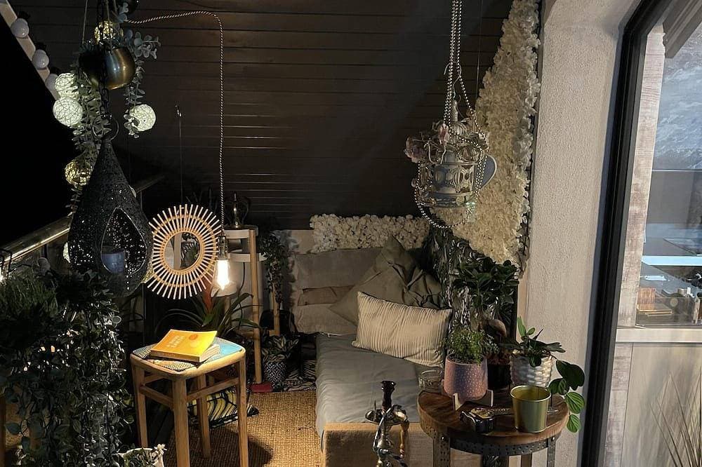 Foto 9 von 30: Artsy Retreat - Sleeps 4, Free Parking & Balcony