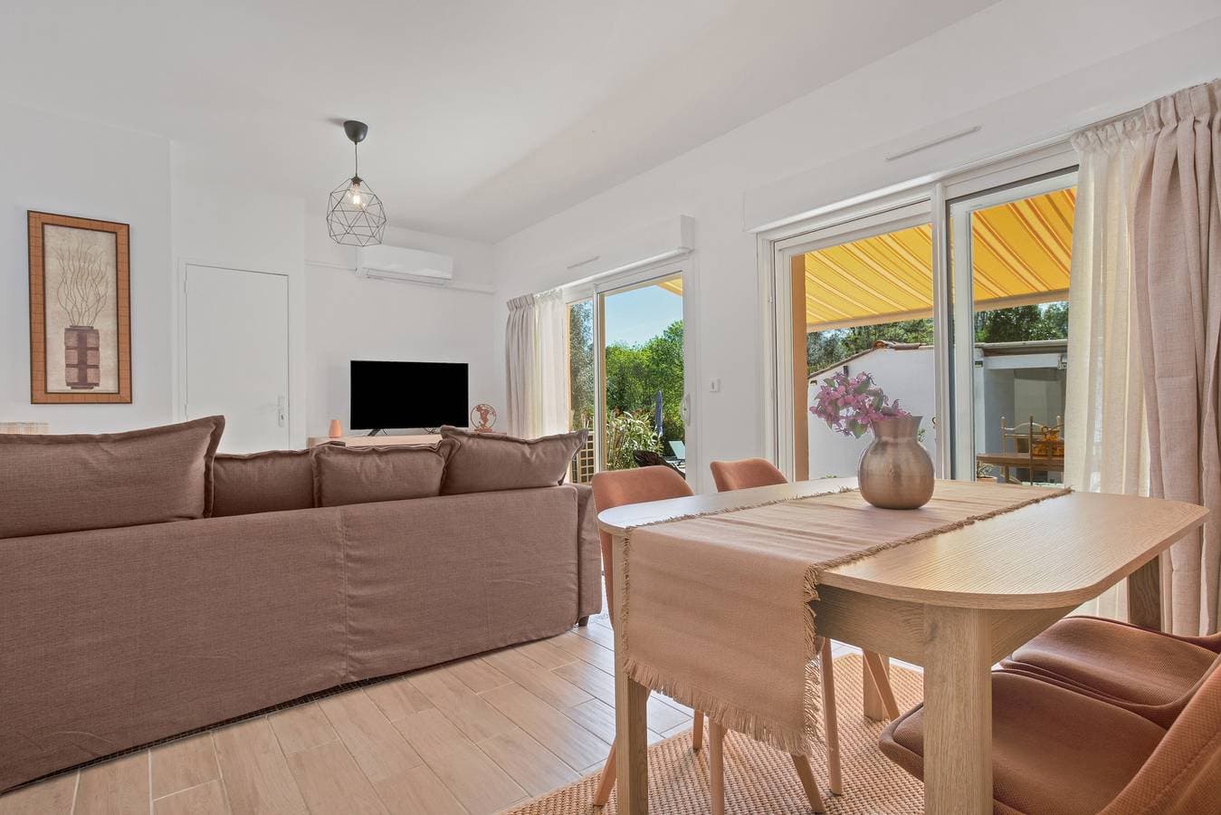 Foto 11 von 26: Bed & Breakfast „Pomme reinette“ – Gemeinschaftspool, WLAN & Klimaanlage