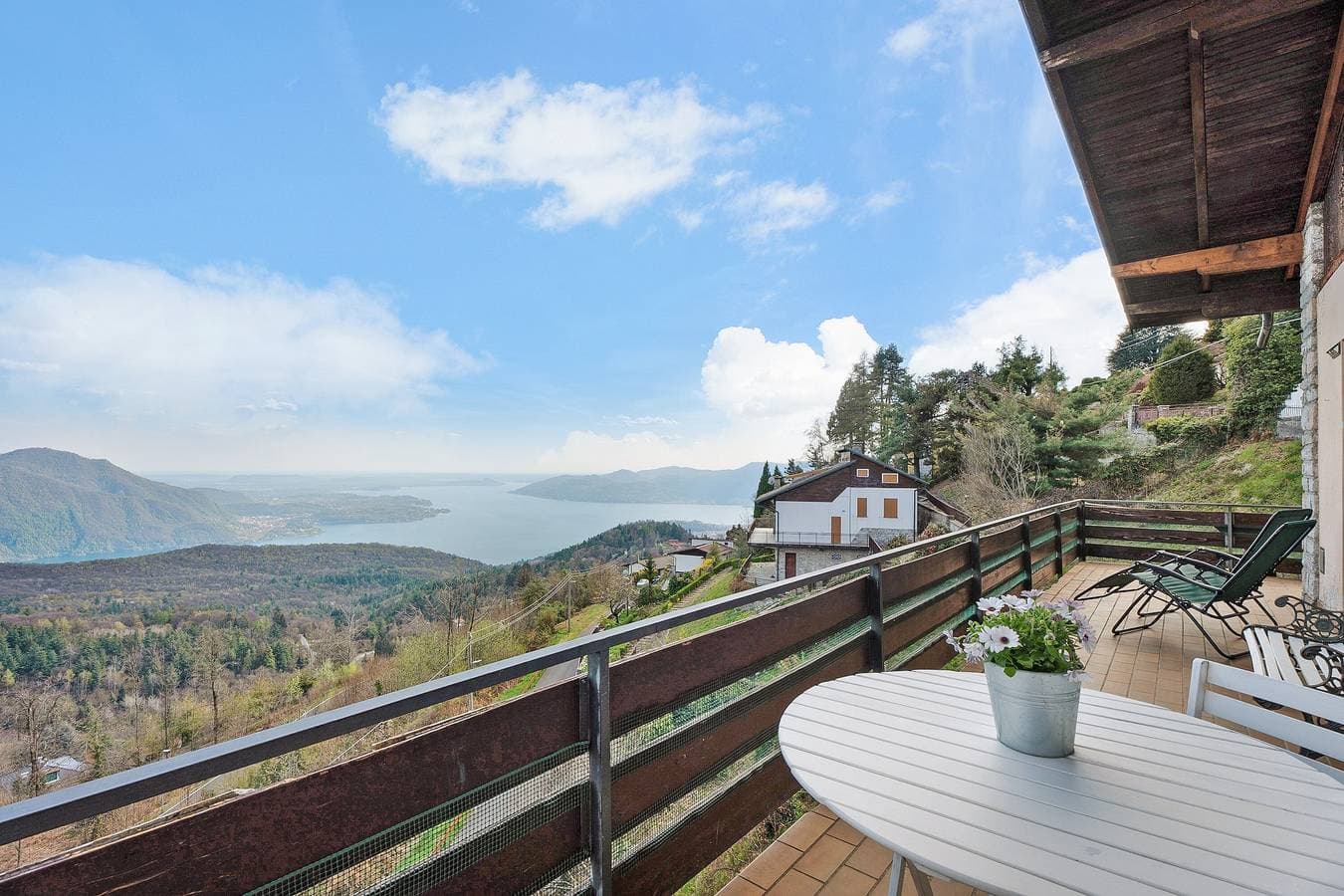 Foto 2 von 42: Ferienwohnung Gran Vista in Premeno mit Blick auf den Lago Maggiore