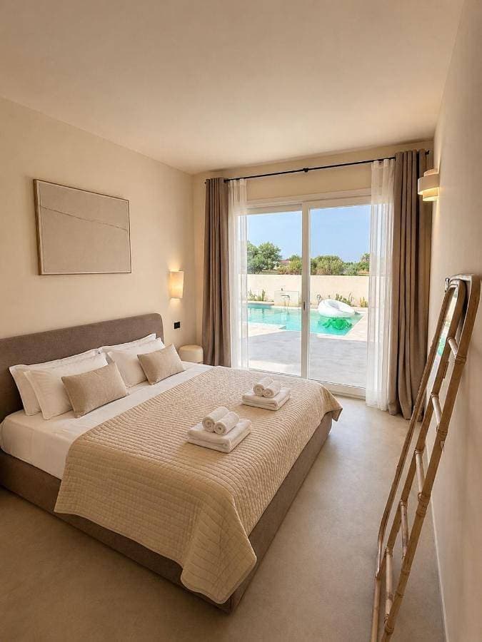 Foto 4 von 52: Villa with Private Pool