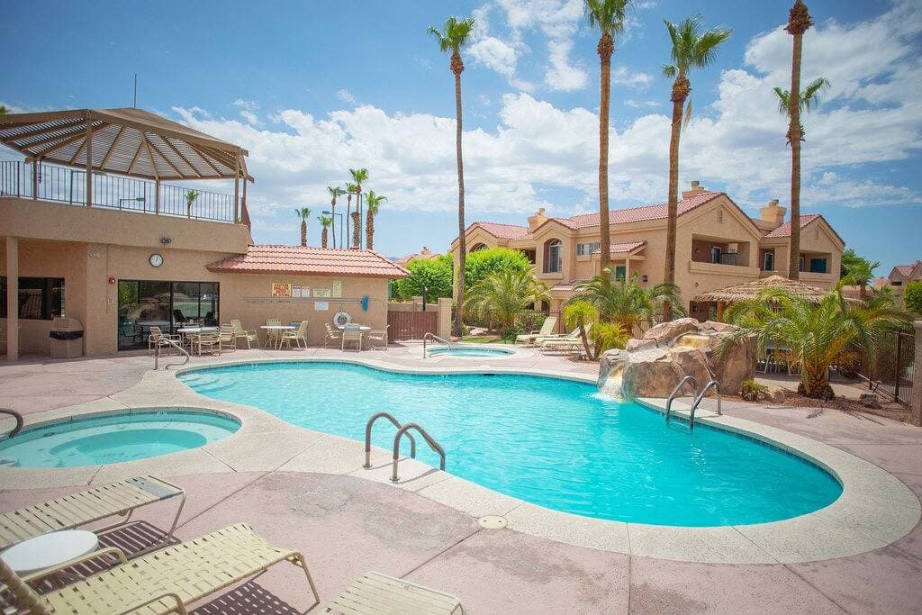 Foto 13 von 21: Lake View Condo with Pool/Boat Parking!
