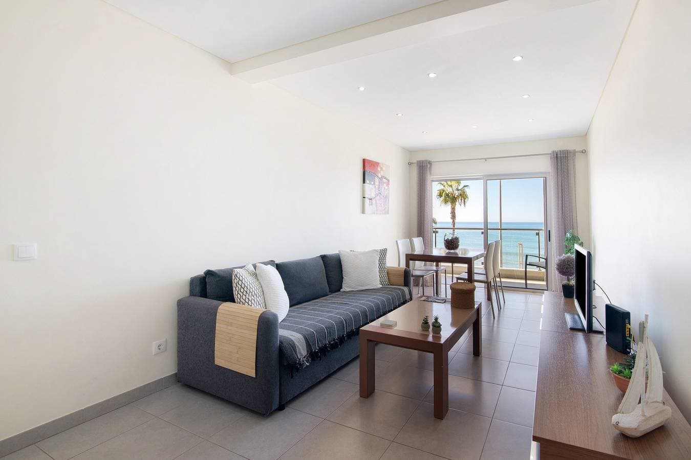 Foto 4 von 21: Apartment 'Quarteira Modern Flat' mit Meerblick, WLAN und Klimaanlage