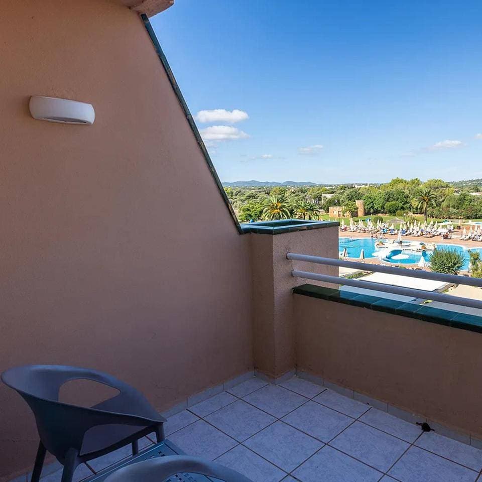 Foto 10 von 12: Double Room with Pool View