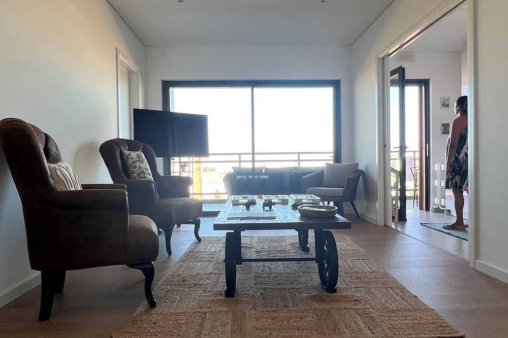Foto 11 von 28: Charming Olhão Flat by Marina & Markets. Fast Wi-Fi, Ideal for Remote Workers!