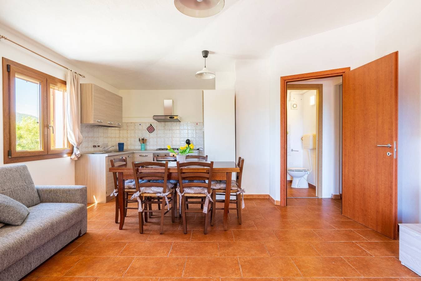 Foto 4 von 26: Apartment „Casa delle Mimose mit Terrasse“ mit privater Terrasse, WLAN und Klimaanlage