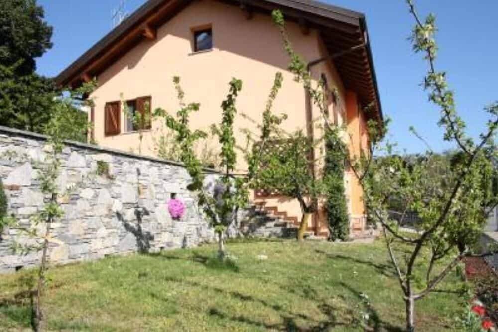Haus mit Garten 1
