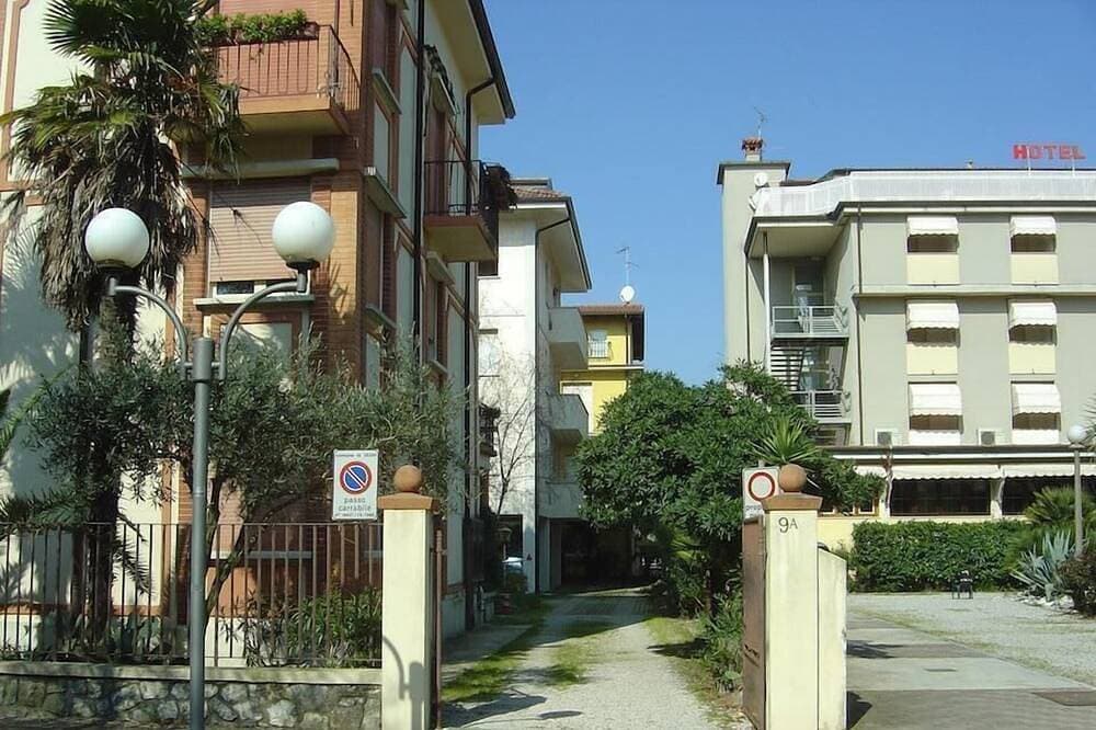 Geräumiges Apartment mit überdachtem Parkplatz, 100 m vom Strand entfernt 1