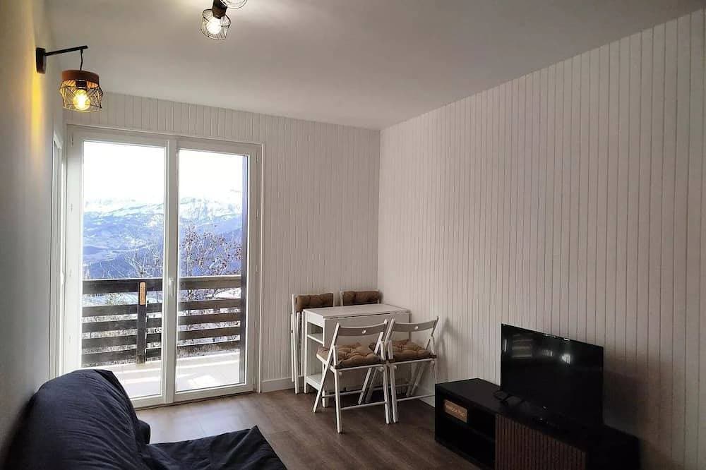 Square-meter studio, sleeps 4, east-facing, balcony with a beautiful view of the valley 1