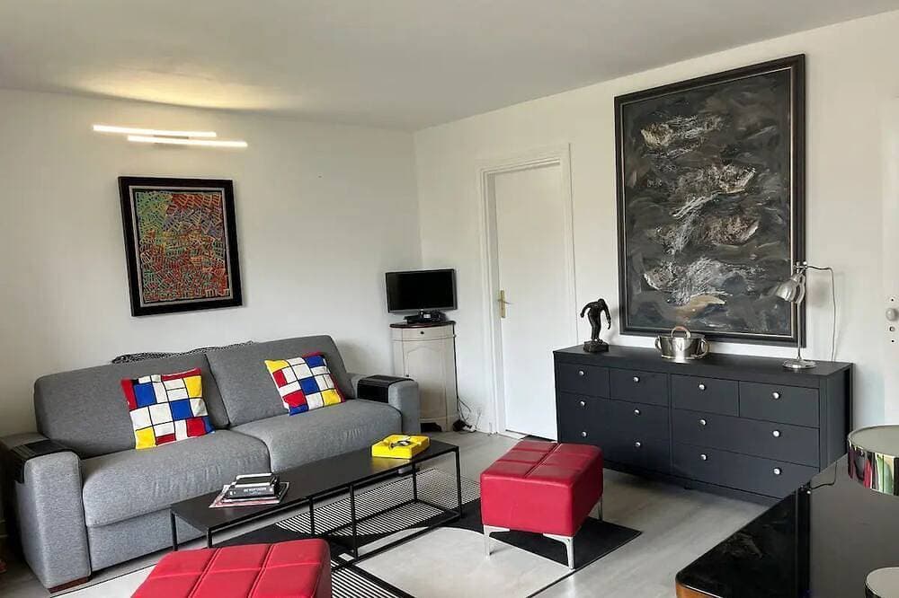 Stunning studio apartment 1