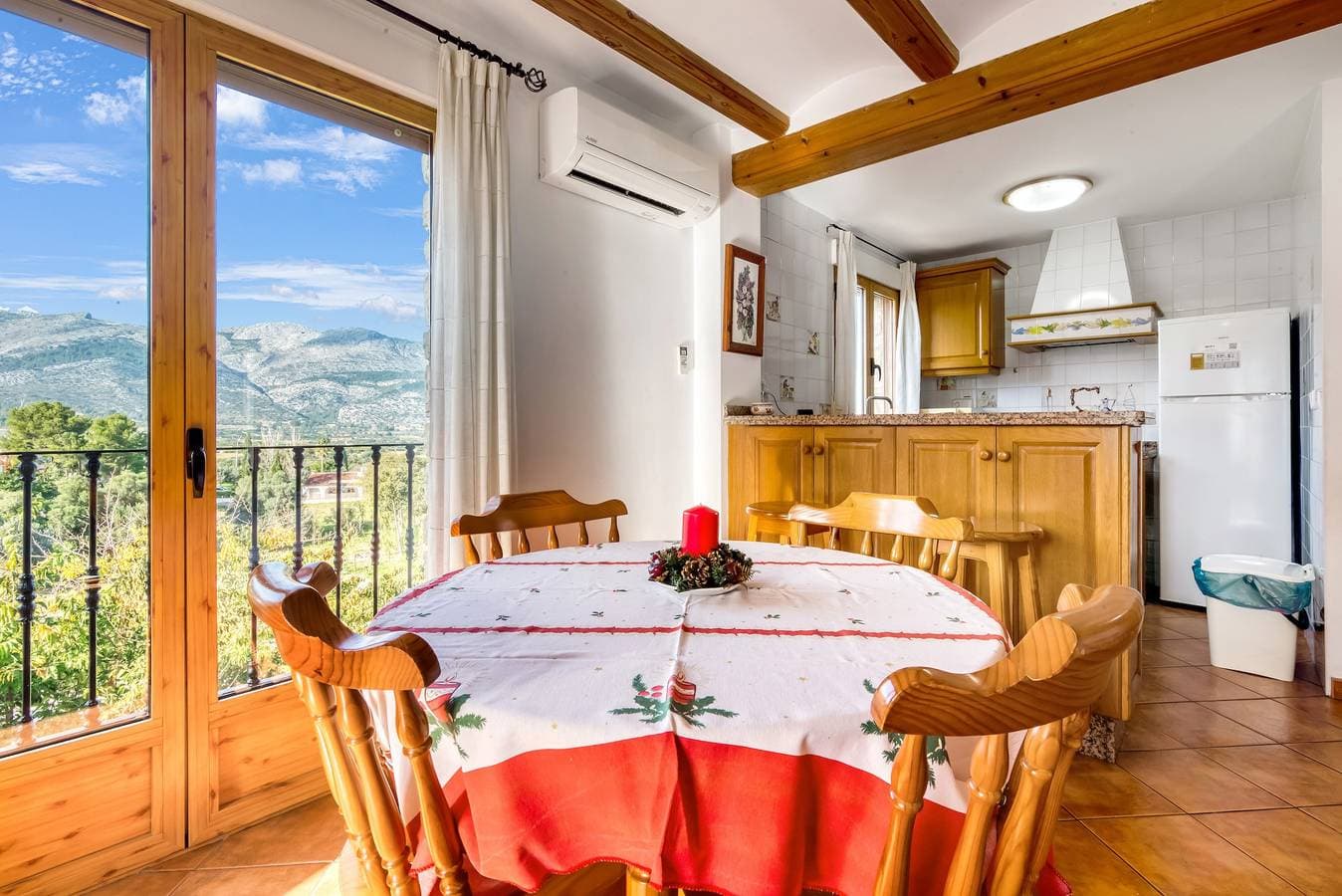 Foto 6 von 31: Ferienwohnung 'El Castellet' mit Bergblick, Wi-Fi und Klimaanlage