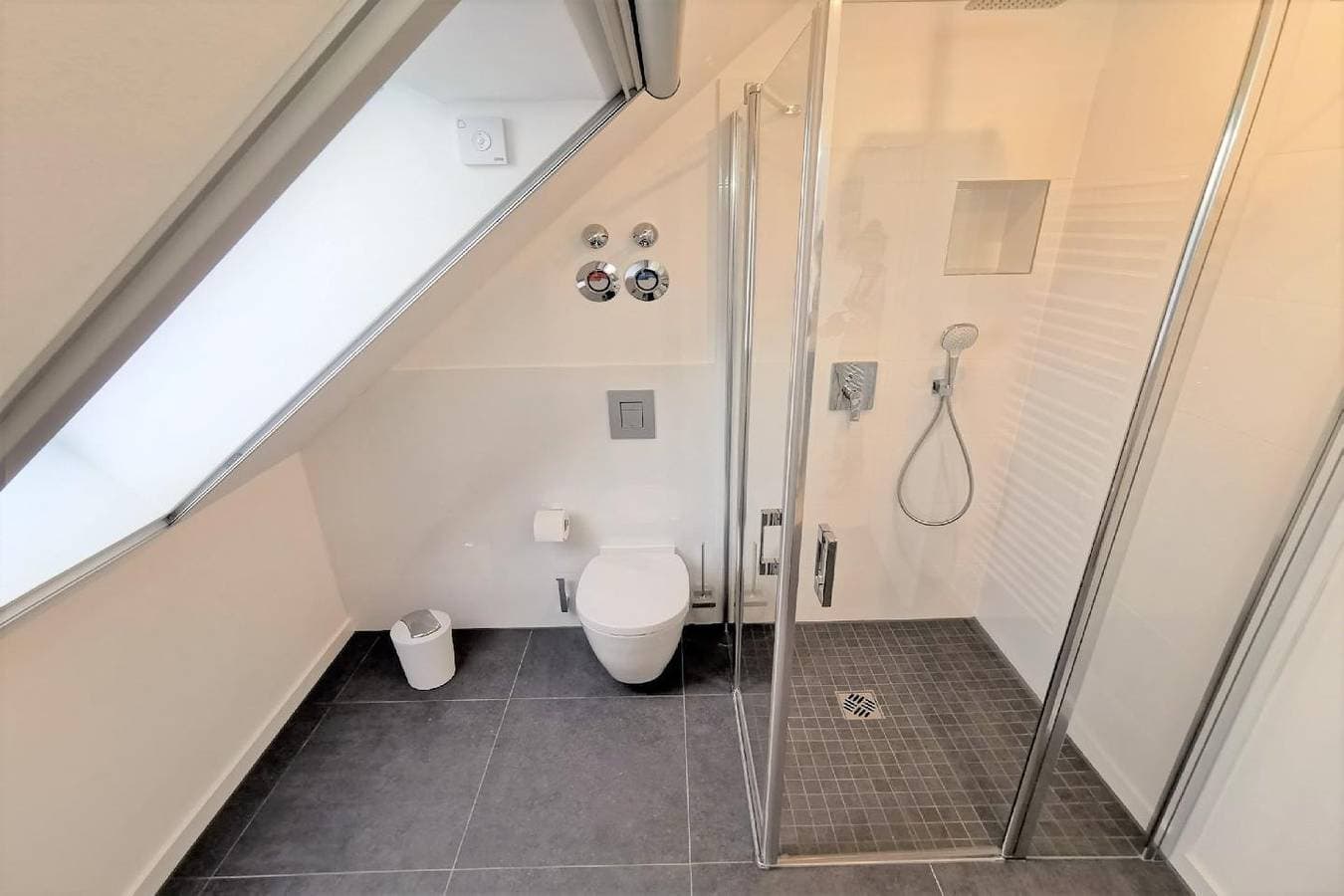 Foto 13 von 21: Ferienwohnung mit Dachterrasse und Meerblick - Haus Inselwind FeWo MEERwasser