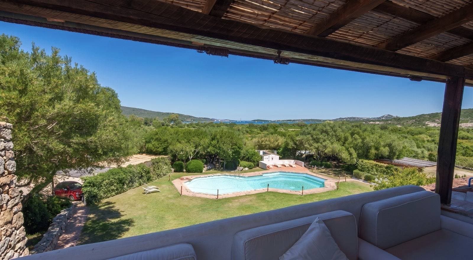 Foto 4 von 18: Panoramic Attic with Pool | Near Costa Smeralda