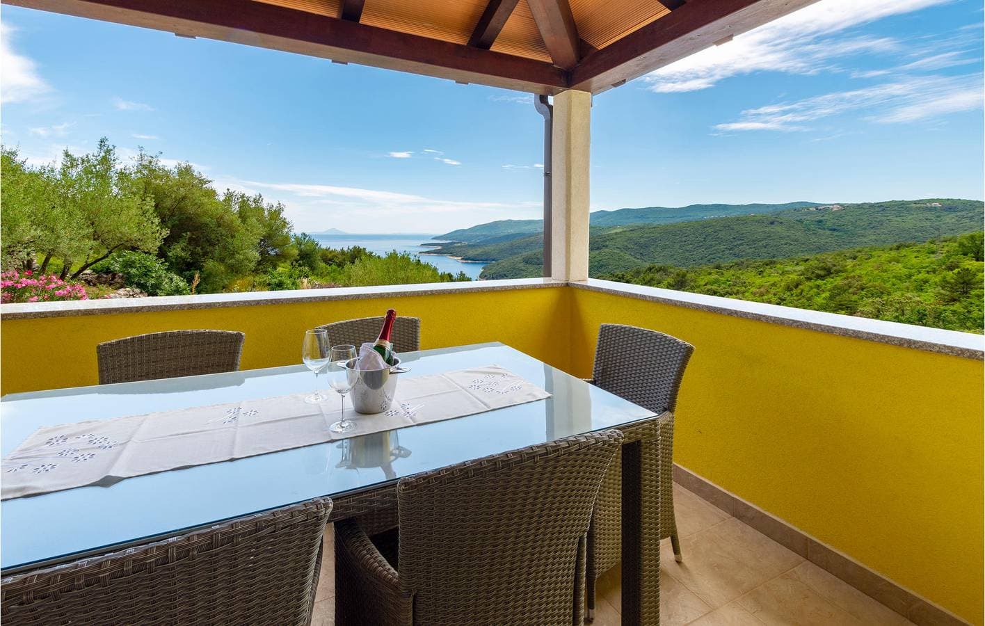 Foto 5 von 40: Apartment mit Meerblick, Pool, Terrasse und WLAN – 1000 m vom Strand entfernt