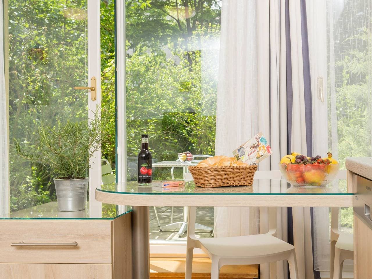 Foto 9 von 17: Studioappartement mit kleinem Garten und Terrasse