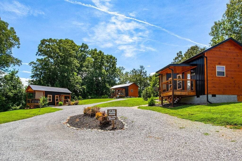 Foto 13 von 42: Sevierville Tiny Home w/ Hot Tub, Fire Pit & Grill