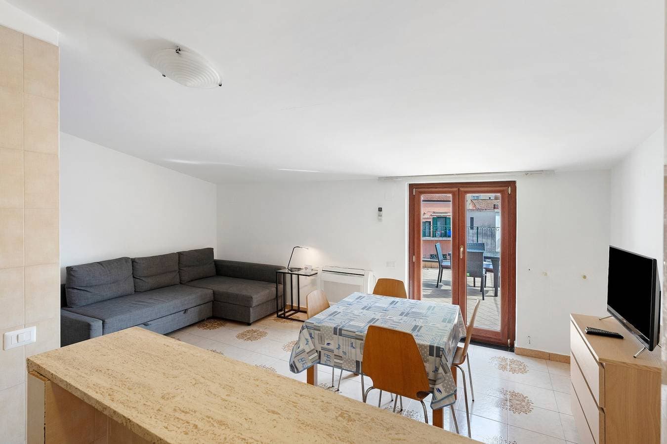 Foto 2 von 20: Apartment 'Ce Tour - Casa Cetara Centro 1' mit privater Terrasse, WLAN und Klimaanlage