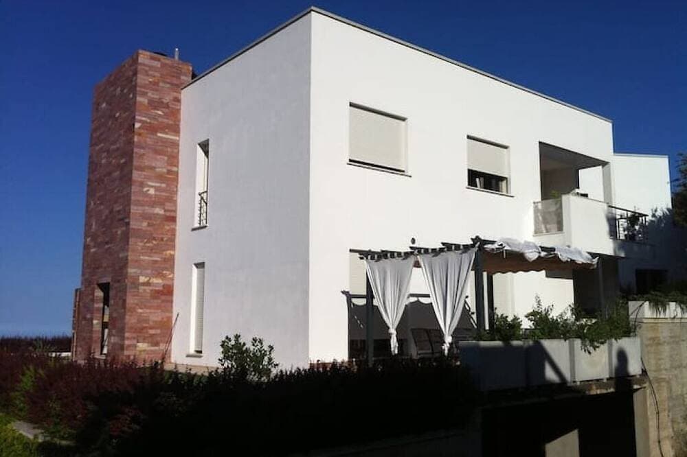 Villa With Private Pool 1