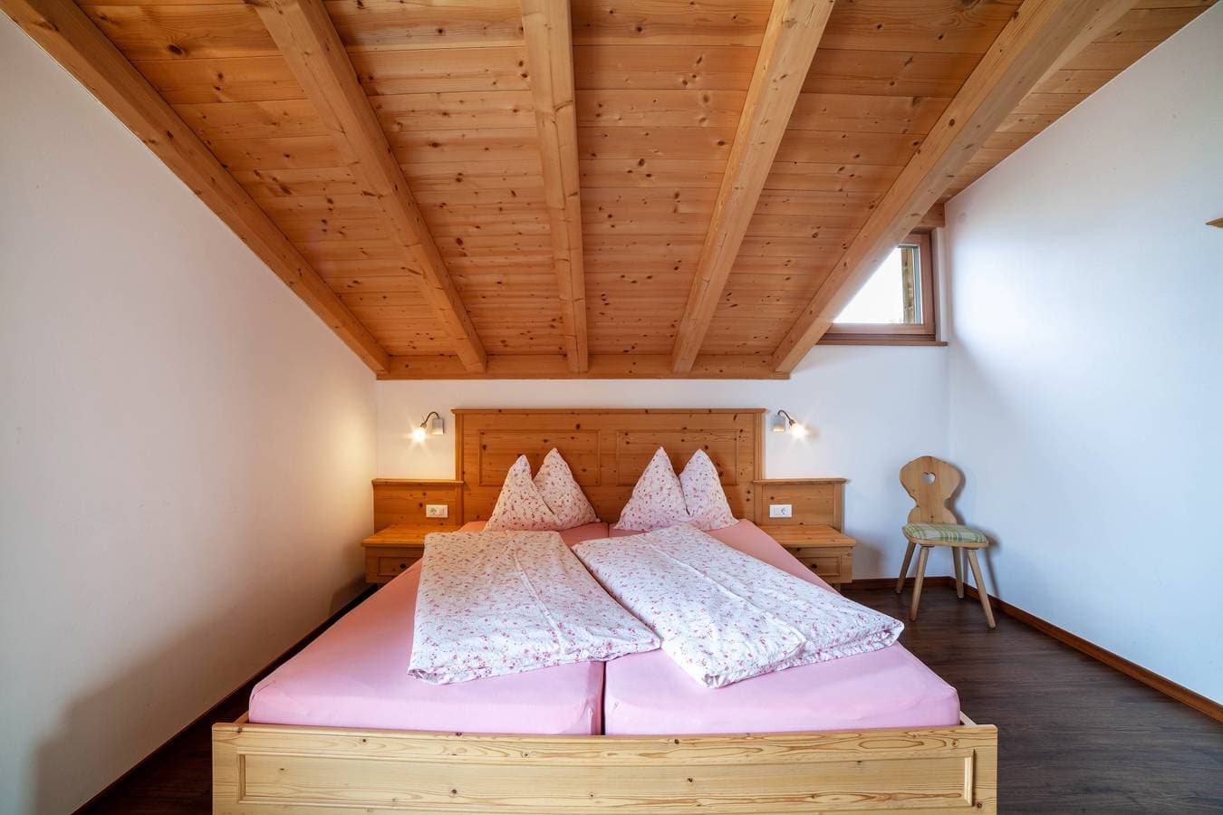 Foto 12 von 23: Gemütliche Ferienwohnung 'Gassbauerhof Ober' mit Balkon, Blick auf die Berge und WLAN