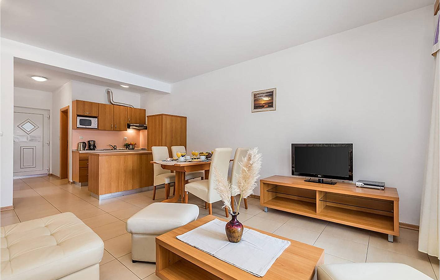 Foto 7 von 23: Charmantes Apartment mit Pool, Terrasse und WLAN – 2 km bis zur Küste
