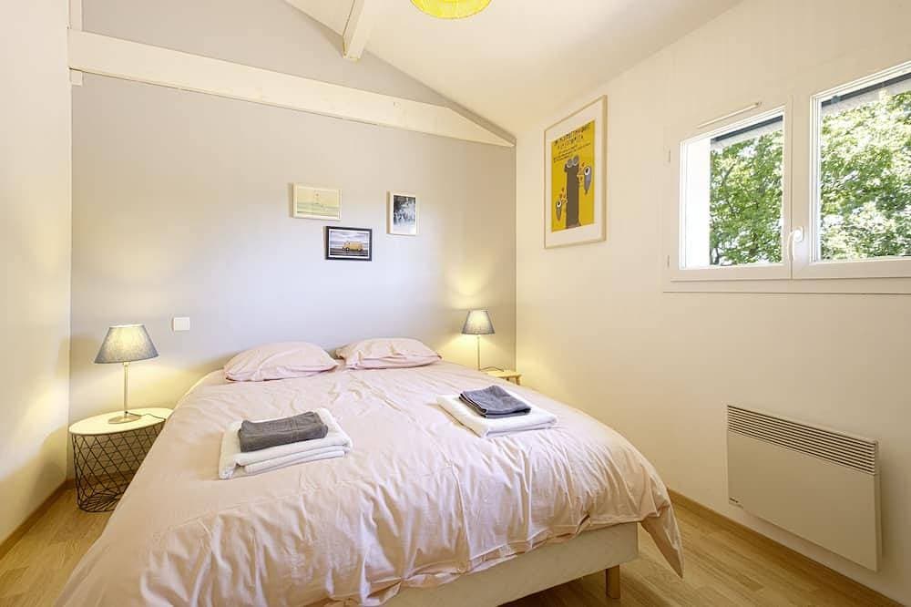 Foto 4 von 30: Modernes baskisches Haus in Arcangues: Pool, Garten, Ruhe & Bergblick