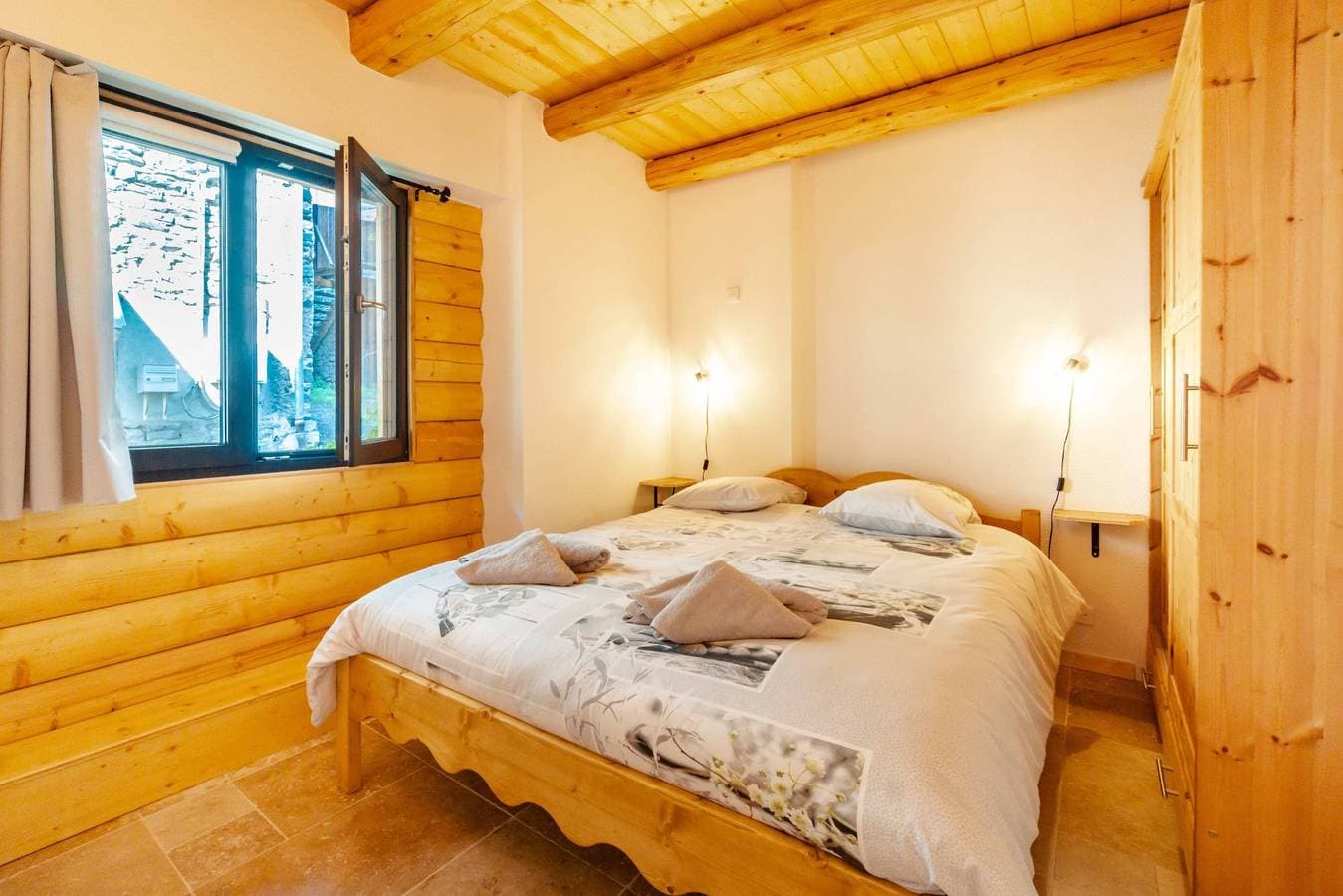 Foto 10 von 16: Ferienwohnung 'Agréable Chalet 3 Étoiles 3' mit Bergblick, Wi-Fi und Klimaanlage
