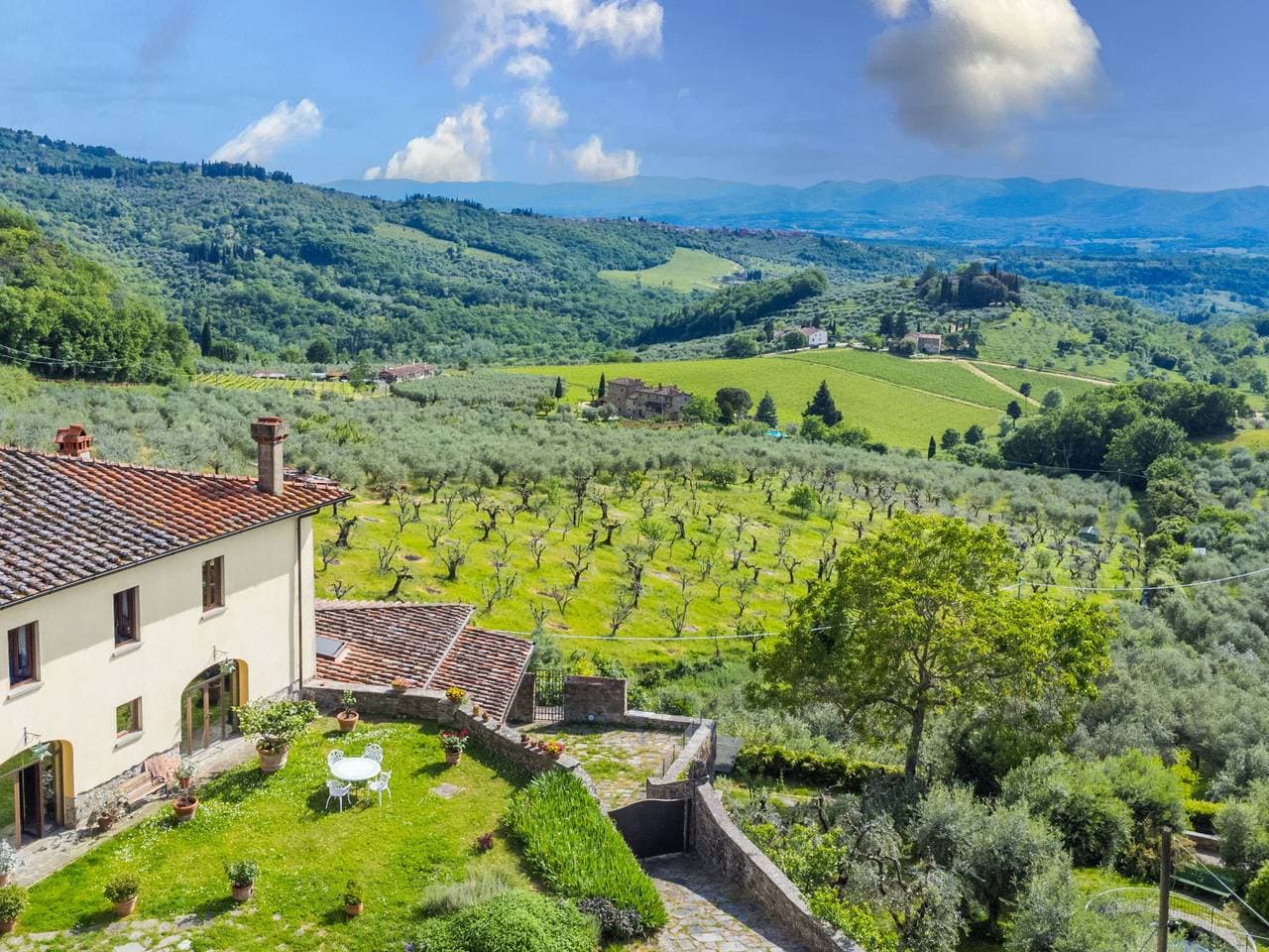 Paterno 3 km von Pelago: Alter, historischer Landsitz I Puledri 1