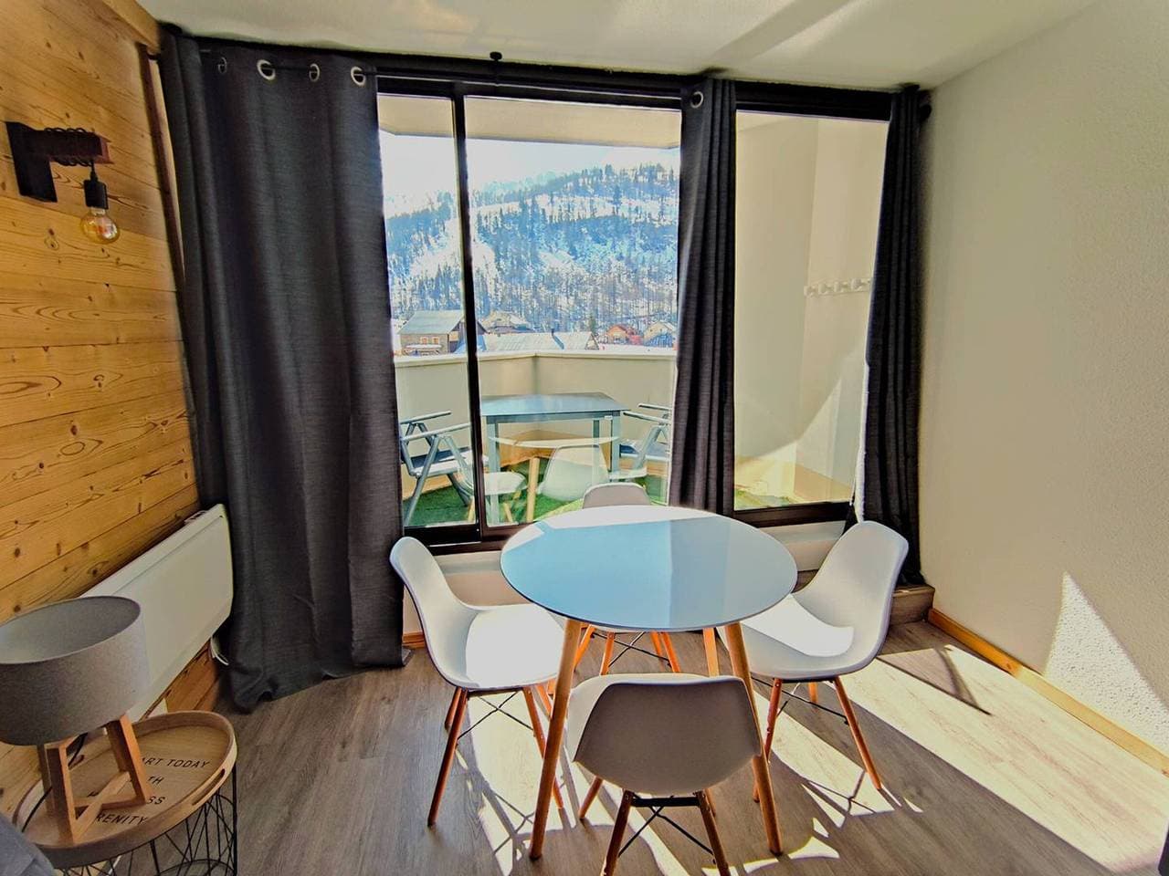 Foto 2 von 11: Renovierte 2-Zi-FeWo, direkt an der Piste, Südbalkon, Internet, 4 Personen