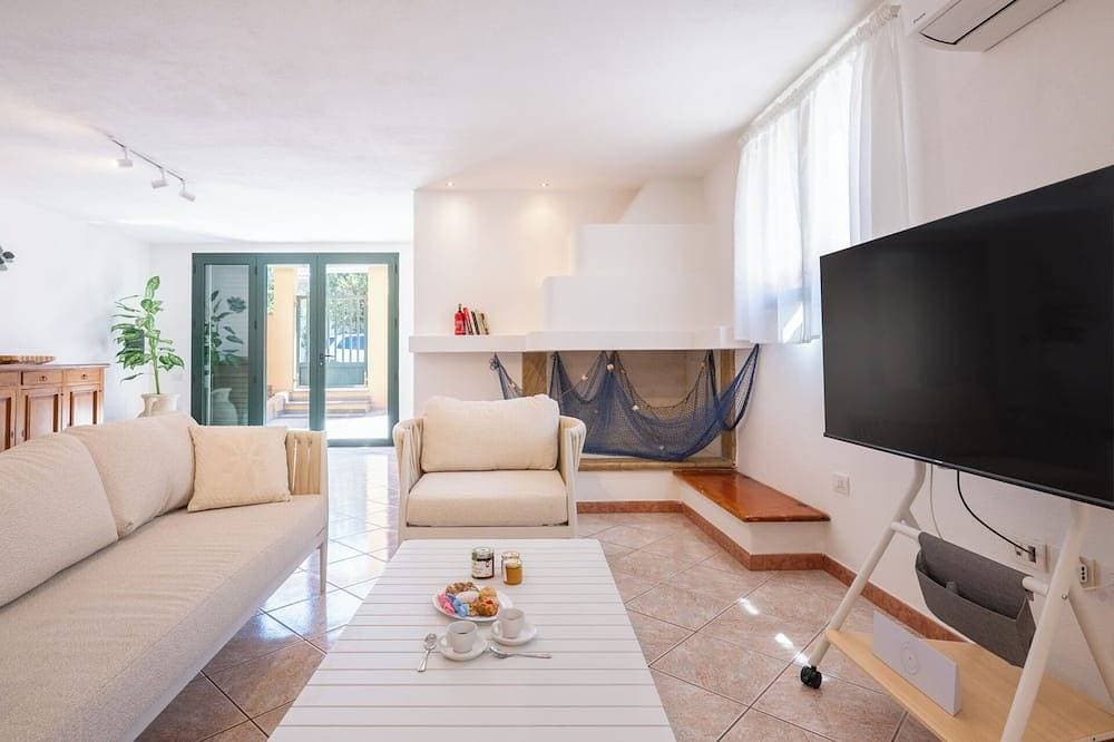 Foto 9 von 30: Just 50 steps from the beach: Vacation Home for 9 Guests & BBQ