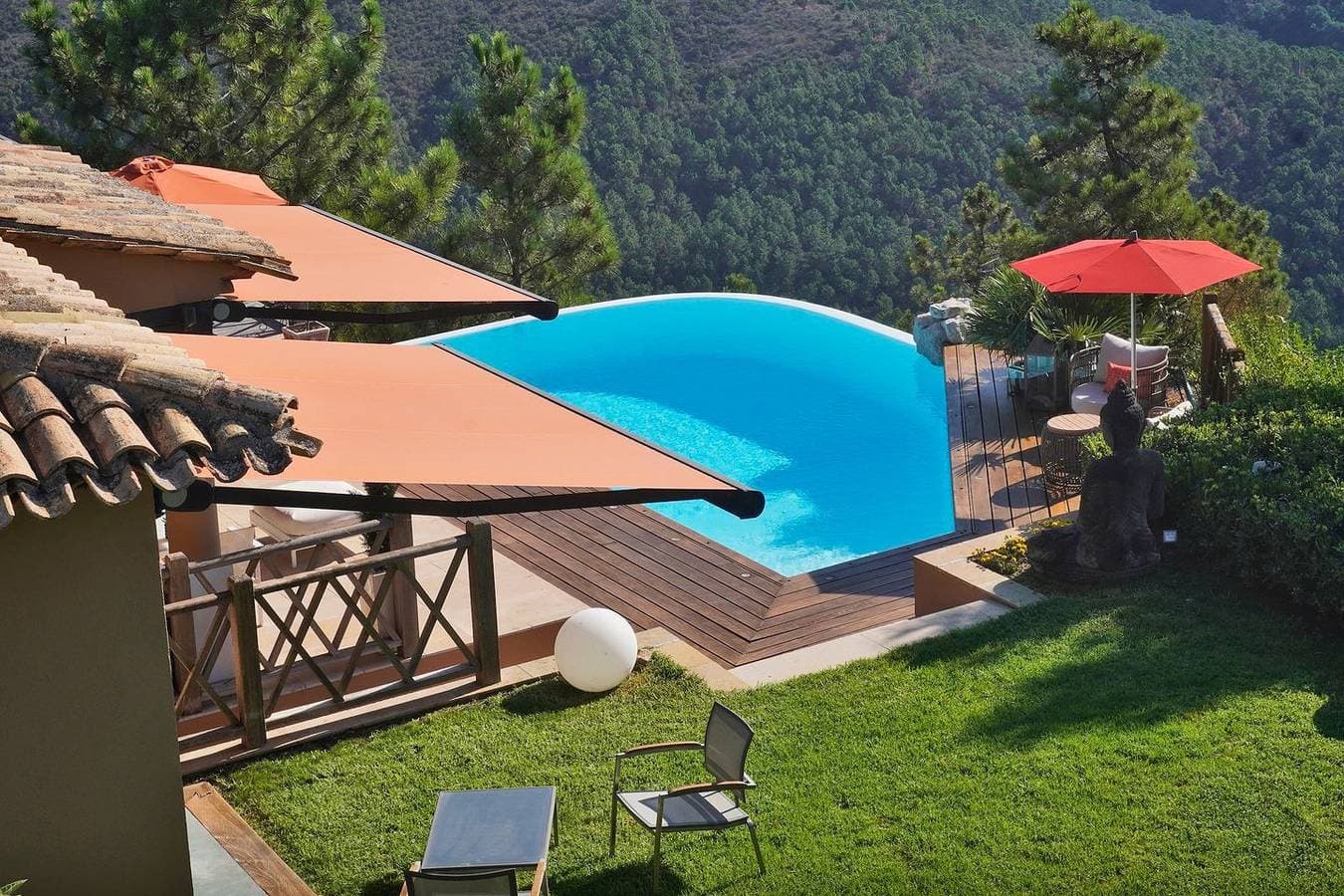 Foto 2 von 25: Côte d’Azur pur: Exklusive Villa mit Pool und einem Meerblick zum Träumen